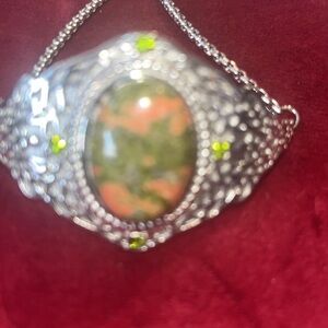 Nwt unakite 23.75 ctw. Neon green Austrian crystals